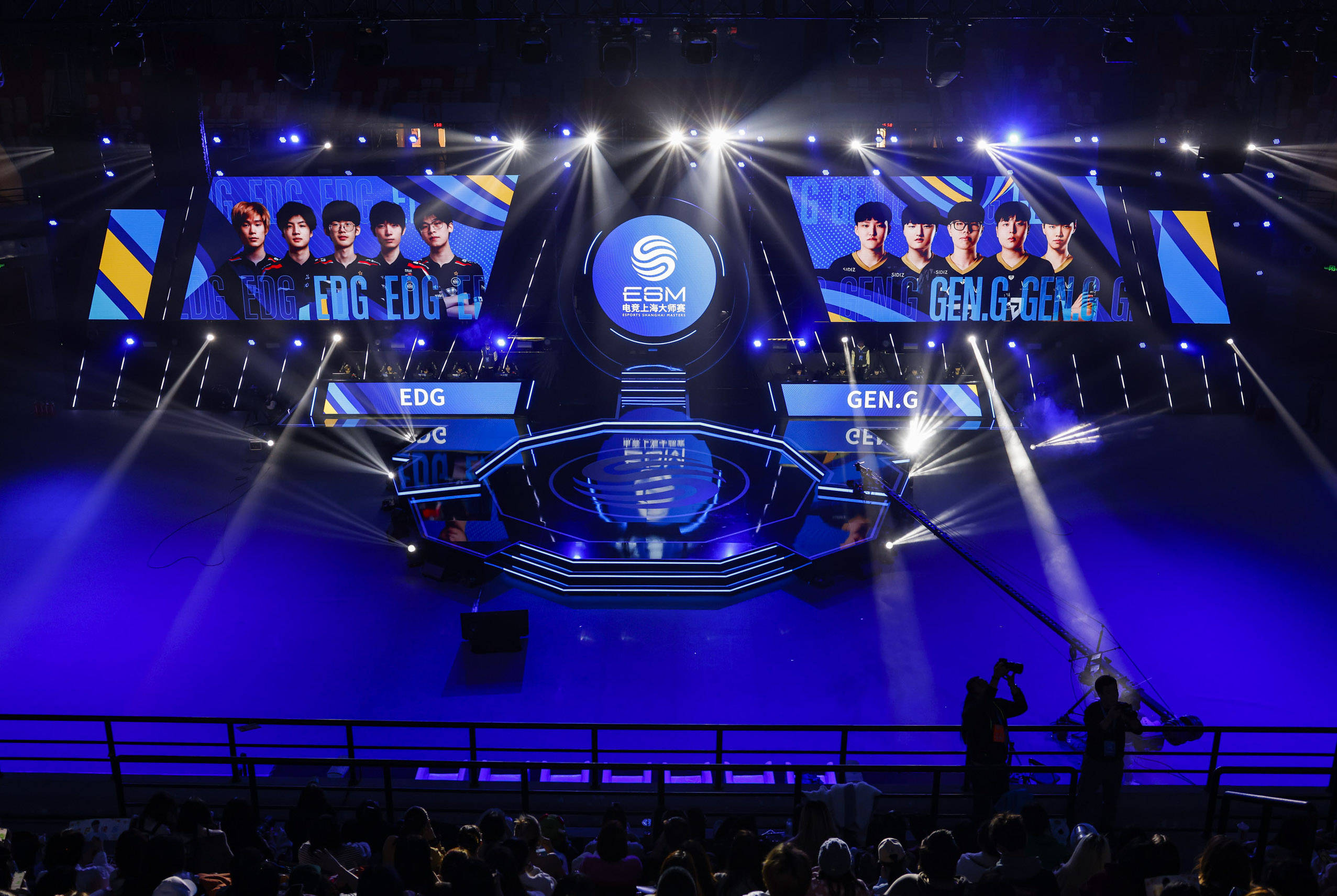 和社交媒体 和社交媒体